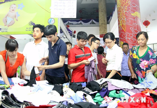 Người tiêu dùng đang "hoa mắt" trước các bẫy bán hàng Người tiêu dùng đang "hoa mắt" trước các bẫy bán hàng