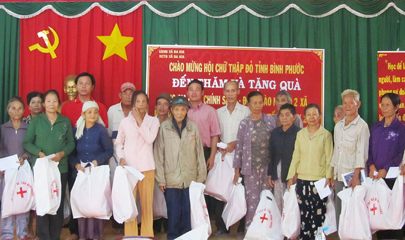 Vận động hơn 6 tỷ đồng giúp người nghèo ăn tết Vận động hơn 6 tỷ đồng giúp người nghèo ăn tết