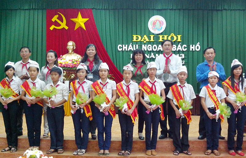 Triển khai các phong trào làm theo Bác Triển khai các phong trào làm theo Bác