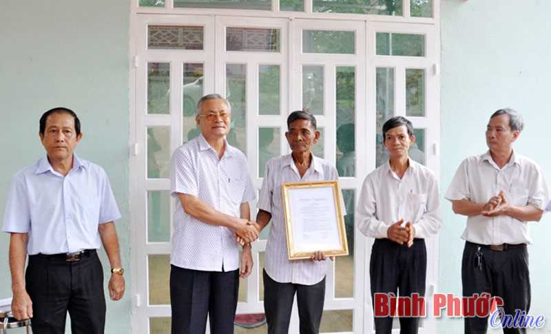 Hội Nông dân tỉnh tặng 4 nhà tình thương