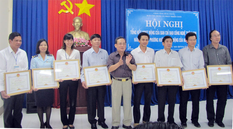 Khối thi đua số 4 ký kết giao ước thi đua năm 2012 Khối thi đua số 4 ký kết giao ước thi đua năm 2012