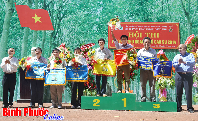 Nông trường Tân Lập nhất hội thi thợ giỏi thu hoạch mủ cao su Đồng Phú Nông trường Tân Lập nhất hội thi thợ giỏi thu hoạch mủ cao su Đồng Phú