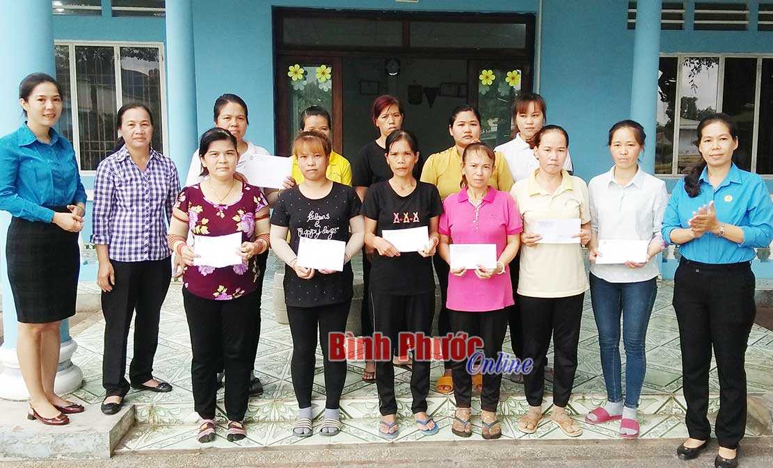 Hơn 1.000 lượt công nhân, lao động khó khăn được tặng quà Hơn 1.000 lượt công nhân, lao động khó khăn được tặng quà