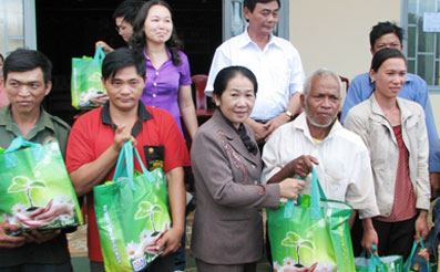 Hơn 20 ngàn phần quà tặng người nghèo đón tết Hơn 20 ngàn phần quà tặng người nghèo đón tết