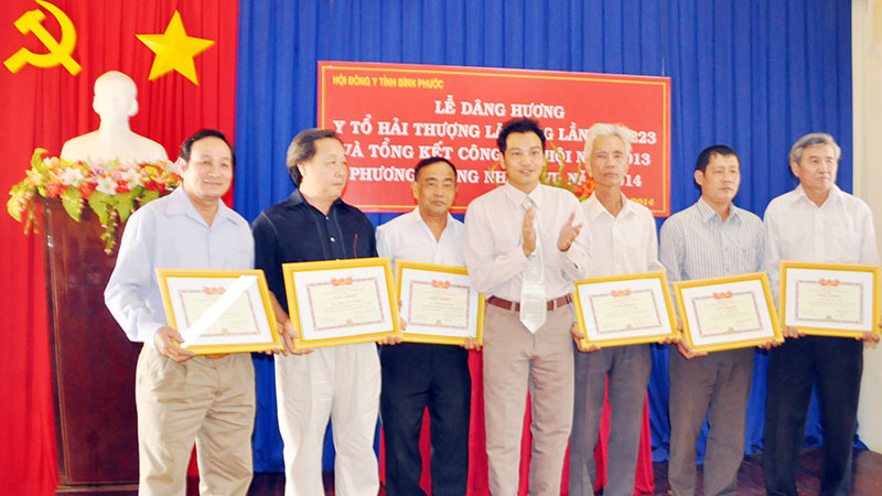 Hơn 76 ngàn lượt người được chữa bệnh miễn phí Hơn 76 ngàn lượt người được chữa bệnh miễn phí