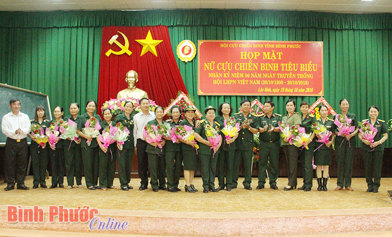 Họp mặt nữ CCB tiêu biểu Họp mặt nữ CCB tiêu biểu