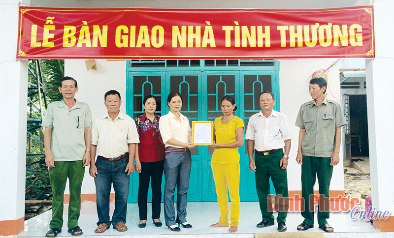 Hưng Chiến: Trao 9 nhà tình thương cho hộ khó khăn Hưng Chiến: Trao 9 nhà tình thương cho hộ khó khăn
