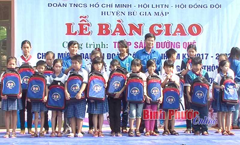 Huyện đoàn Bù Gia Mập bàn giao công trình thanh niên