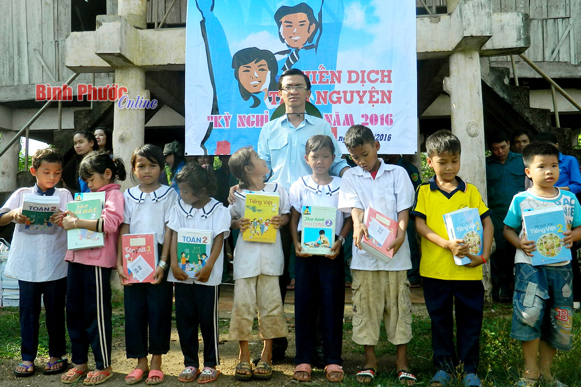 Huyện đoàn Lộc Ninh tổ chức chiến dịch tình nguyện Kỳ nghỉ hồng năm 2016 Huyện đoàn Lộc Ninh tổ chức chiến dịch tình nguyện Kỳ nghỉ hồng năm 2016