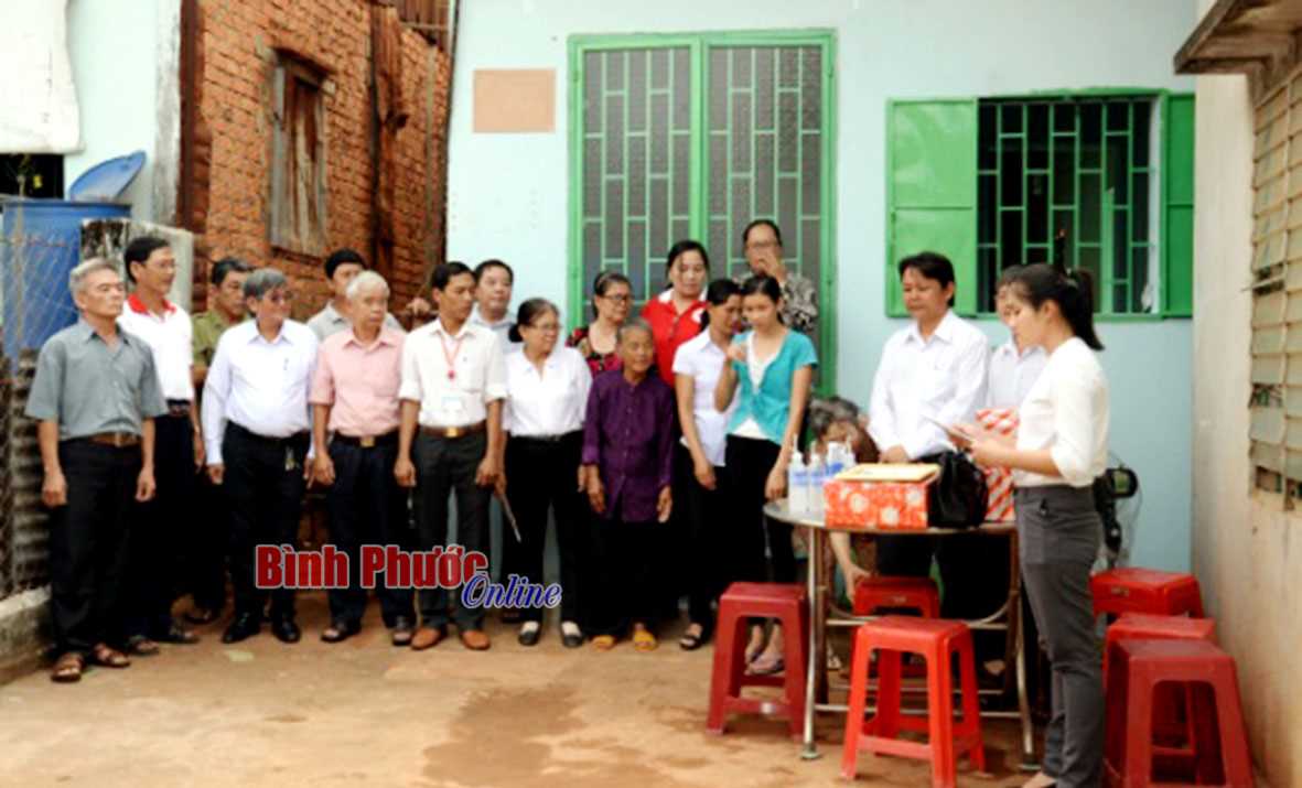 An Lộc: Bàn giao 1 căn nhà chữ thập đỏ An Lộc: Bàn giao 1 căn nhà chữ thập đỏ