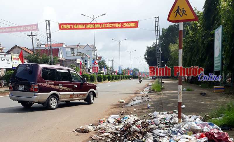 Đống rác gần bệnh viện, trường học Đống rác gần bệnh viện, trường học