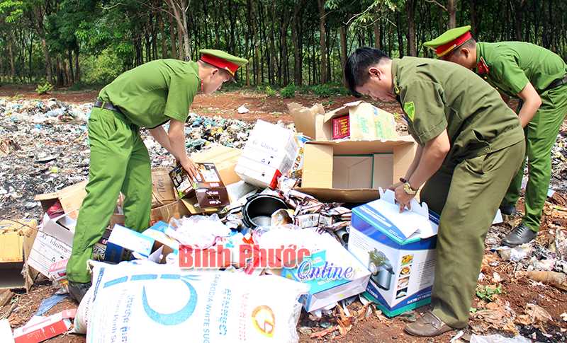 Phú Riềng tiêu hủy nhiều mặt hàng không rõ nguồn gốc Phú Riềng tiêu hủy nhiều mặt hàng không rõ nguồn gốc