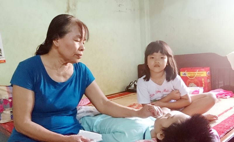 Chị Hoài Nam rất cần giúp đỡ Chị Hoài Nam rất cần giúp đỡ