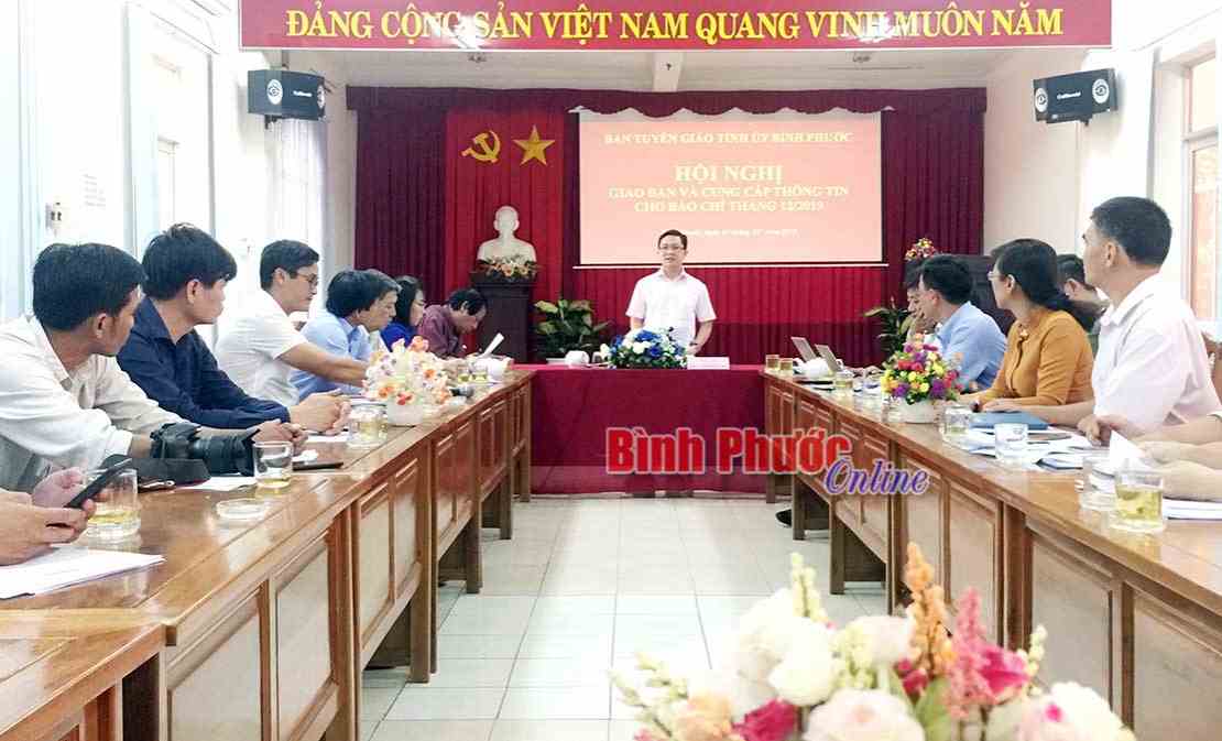 Giao ban và cung cấp thông tin cho báo chí tháng 12 Giao ban và cung cấp thông tin cho báo chí tháng 12
