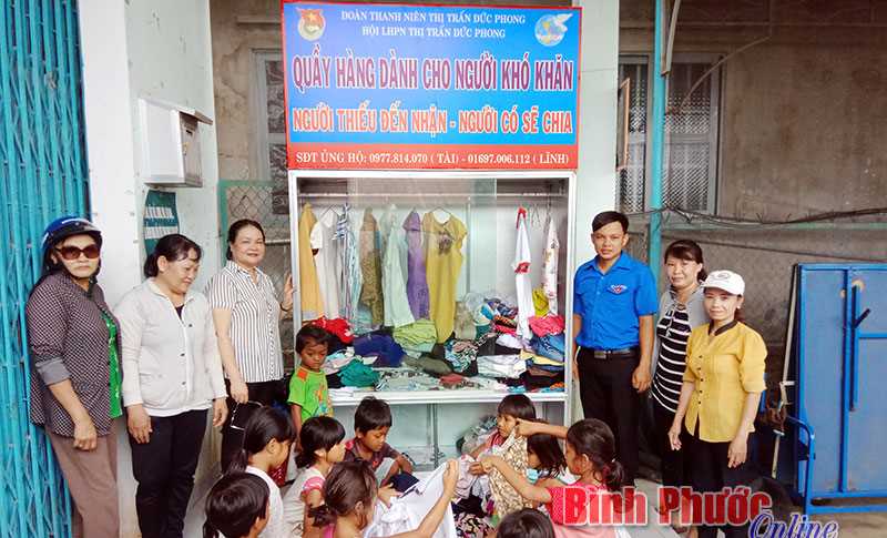 Đức Phong đưa vào hoạt động “Tủ đồ nhân ái” Đức Phong đưa vào hoạt động “Tủ đồ nhân ái”