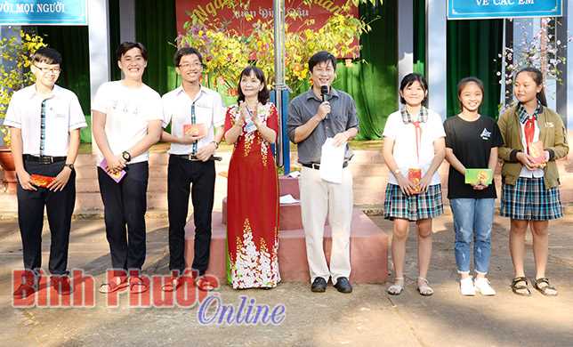 Buổi học đầu xuân đầy ý nghĩa ở Trường THCS An Lộc Buổi học đầu xuân đầy ý nghĩa ở Trường THCS An Lộc