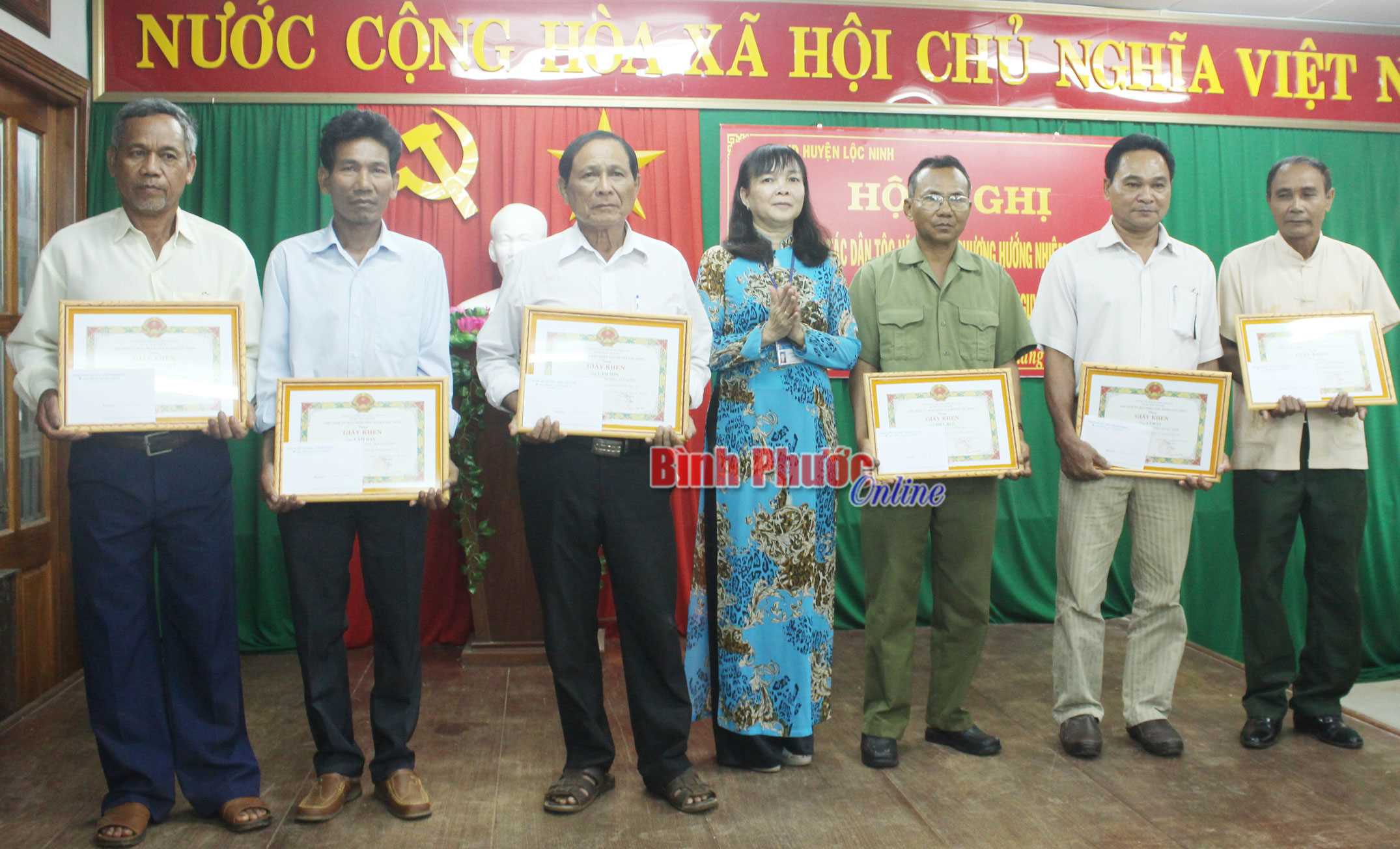 Lộc Ninh có 53 người uy tín trong cộng đồng dân cư Lộc Ninh có 53 người uy tín trong cộng đồng dân cư