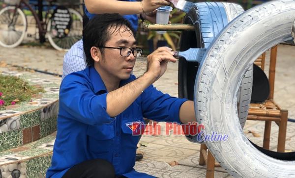 Bí thư chi đoàn quân sự hết lòng vì công việc Bí thư chi đoàn quân sự hết lòng vì công việc