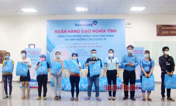 Vietinbank Bình Phước hỗ trợ 2,5 tấn gạo cho hộ nghèo Vietinbank Bình Phước hỗ trợ 2,5 tấn gạo cho hộ nghèo