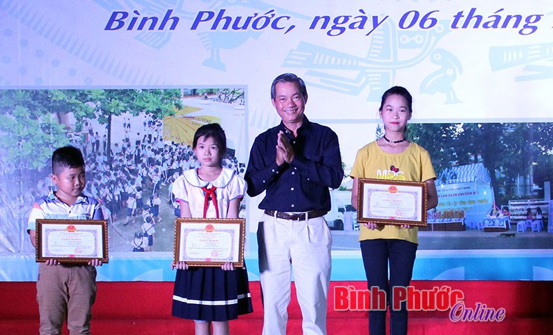 111 học sinh thi kể chuyện theo sách