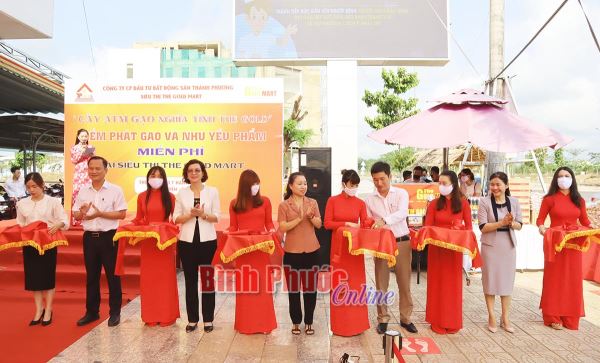 Khai trương “Cây ATM gạo nghĩa tình The Gold” Khai trương “Cây ATM gạo nghĩa tình The Gold”