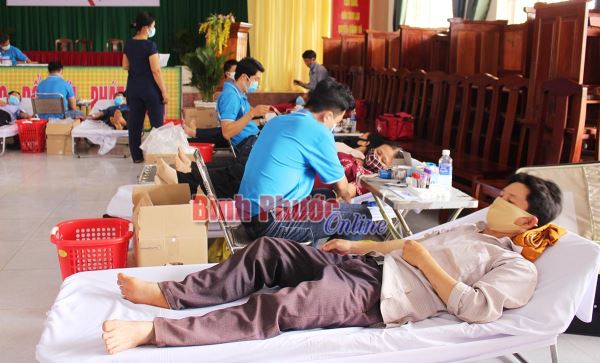 Phú Riềng thu 420 đơn vị máu tình nguyện Phú Riềng thu 420 đơn vị máu tình nguyện