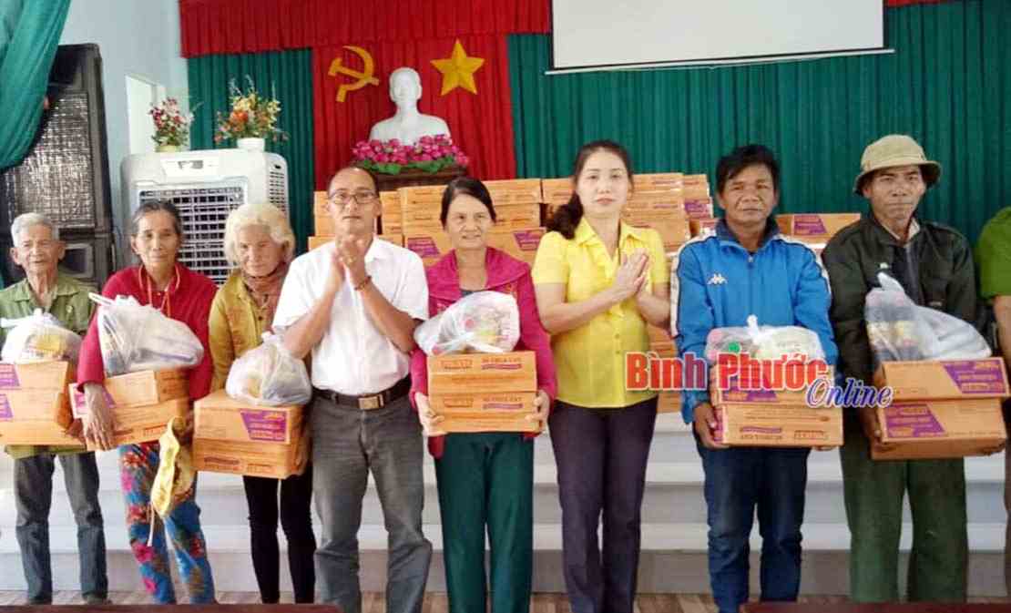 500 phần quà tết tặng đồng bào dân tộc thiểu số nghèo 500 phần quà tết tặng đồng bào dân tộc thiểu số nghèo