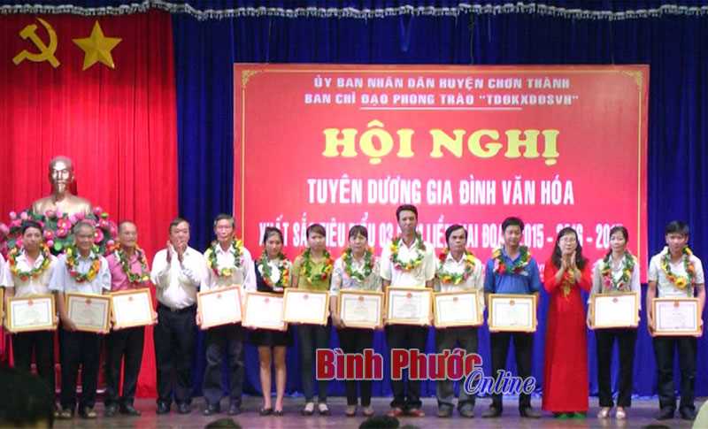 Tuyên dương 70 gia đình, 40 khu dân cư văn hóa tiêu biểu 3 năm liền Tuyên dương 70 gia đình, 40 khu dân cư văn hóa tiêu biểu 3 năm liền