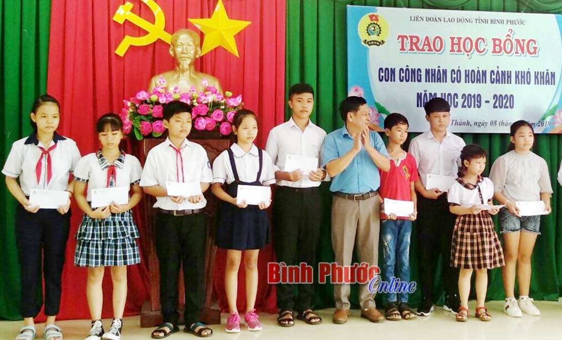 120 phần quà tặng con công nhân, lao động hoàn cảnh khó khăn 120 phần quà tặng con công nhân, lao động hoàn cảnh khó khăn