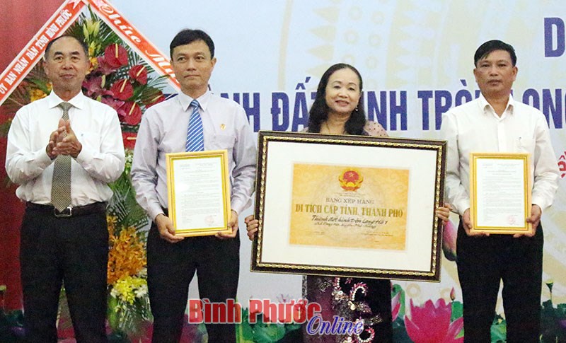 Thành đất hình tròn Long Hà 1 và Long Hưng là di tích cấp tỉnh Thành đất hình tròn Long Hà 1 và Long Hưng là di tích cấp tỉnh