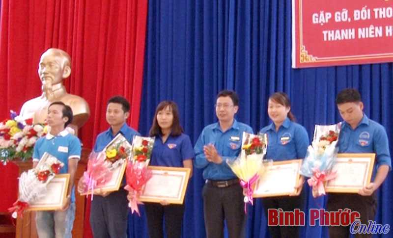 Lãnh đạo huyện Hớn Quản đối thoại với thanh niên Lãnh đạo huyện Hớn Quản đối thoại với thanh niên