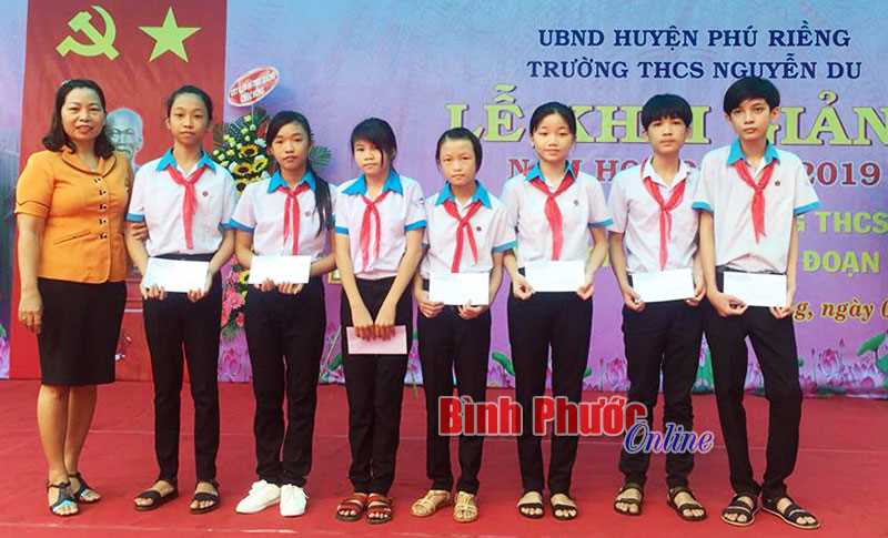 THCS Nguyễn Du: Huy động tốt Quỹ “Tiếp bước đến trường” THCS Nguyễn Du: Huy động tốt Quỹ “Tiếp bước đến trường”