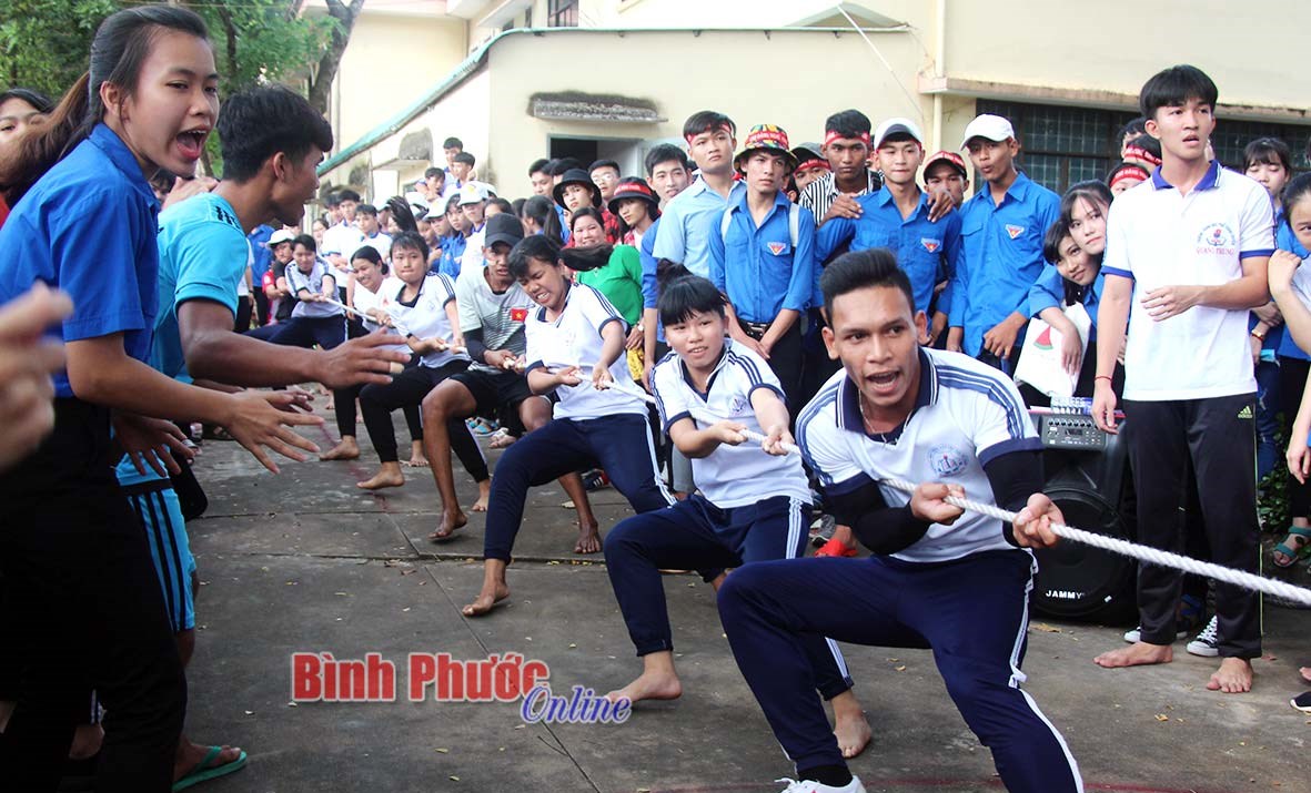 Ngày hội văn hóa dân gian và hội thi “Khi tôi 18” Ngày hội văn hóa dân gian và hội thi “Khi tôi 18”
