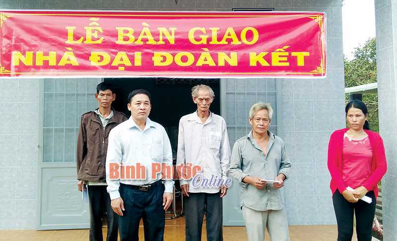 145 nhà đại đoàn kết tặng hộ nghèo 145 nhà đại đoàn kết tặng hộ nghèo