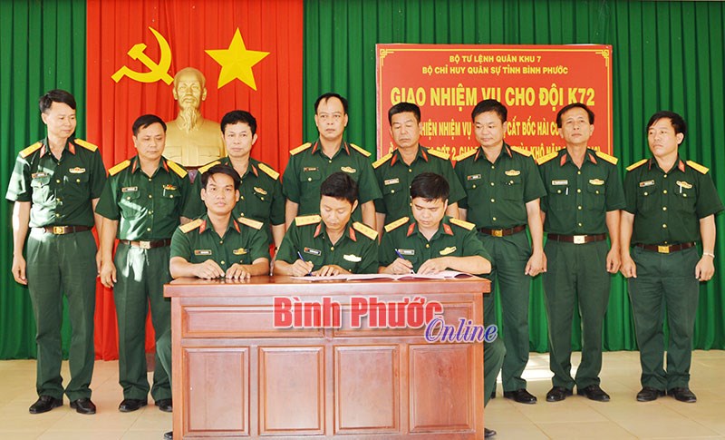 Giao nhiệm vụ cho Đội K72 lên đường quy tập hài cốt liệt sĩ Giao nhiệm vụ cho Đội K72 lên đường quy tập hài cốt liệt sĩ