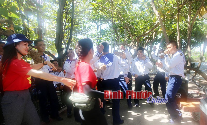 Sức trẻ trên đảo Trường Sa Đông Sức trẻ trên đảo Trường Sa Đông