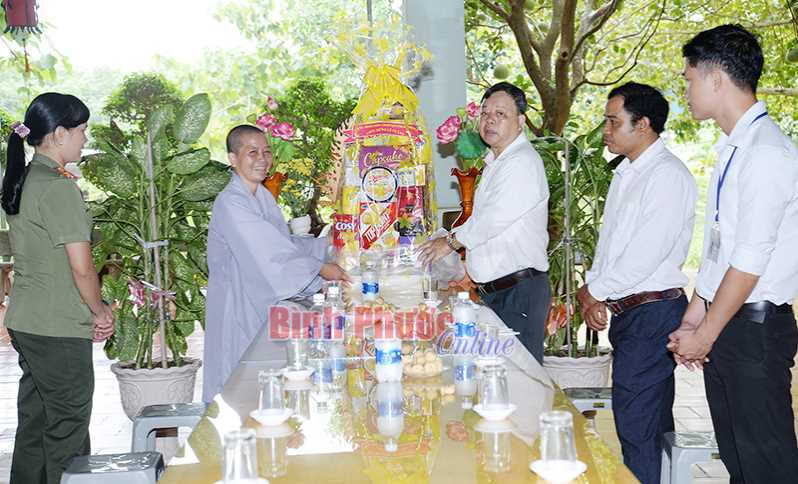 Bình Long có 10.175 tín đồ tôn giáo Bình Long có 10.175 tín đồ tôn giáo