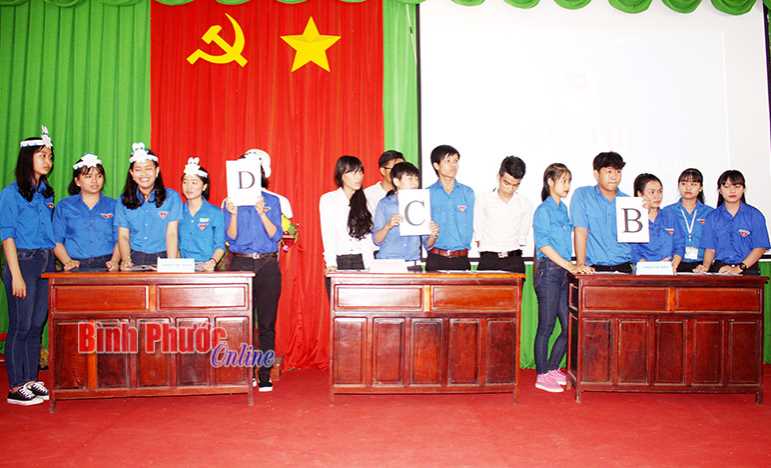 Sôi nổi hội thi đội thanh niên tuyên truyền về lịch sử Sôi nổi hội thi đội thanh niên tuyên truyền về lịch sử