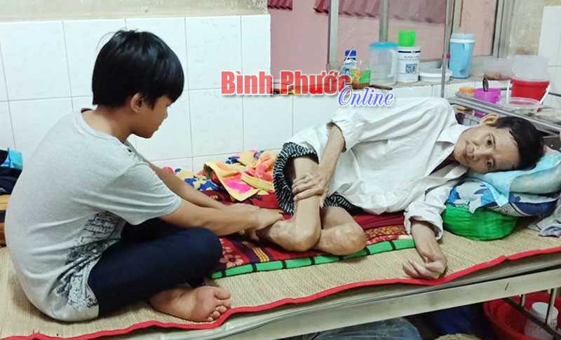 Gần 100 triệu đồng hỗ trợ gia đình ông Hùng Gần 100 triệu đồng hỗ trợ gia đình ông Hùng