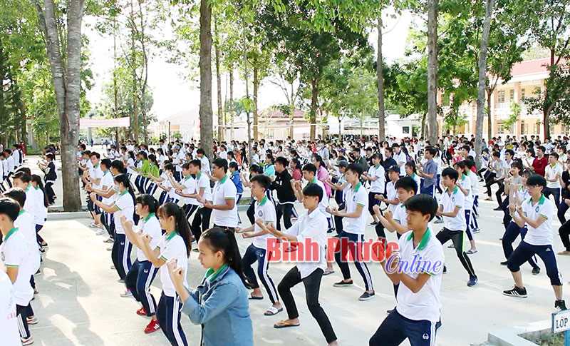 THPT Chu Văn An đưa võ cổ truyền vào thể dục giữa giờ THPT Chu Văn An đưa võ cổ truyền vào thể dục giữa giờ