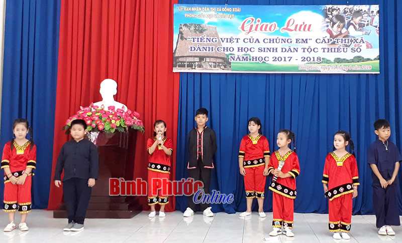 Trên 200 học sinh DTTS giao lưu “Tiếng Việt của chúng em” Trên 200 học sinh DTTS giao lưu “Tiếng Việt của chúng em”