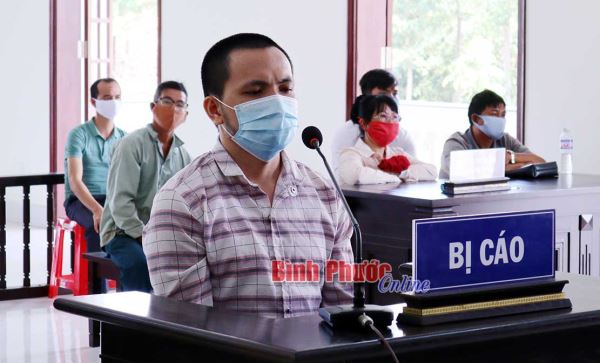 Đâm đồng nghiệp, lãnh 18 năm tù