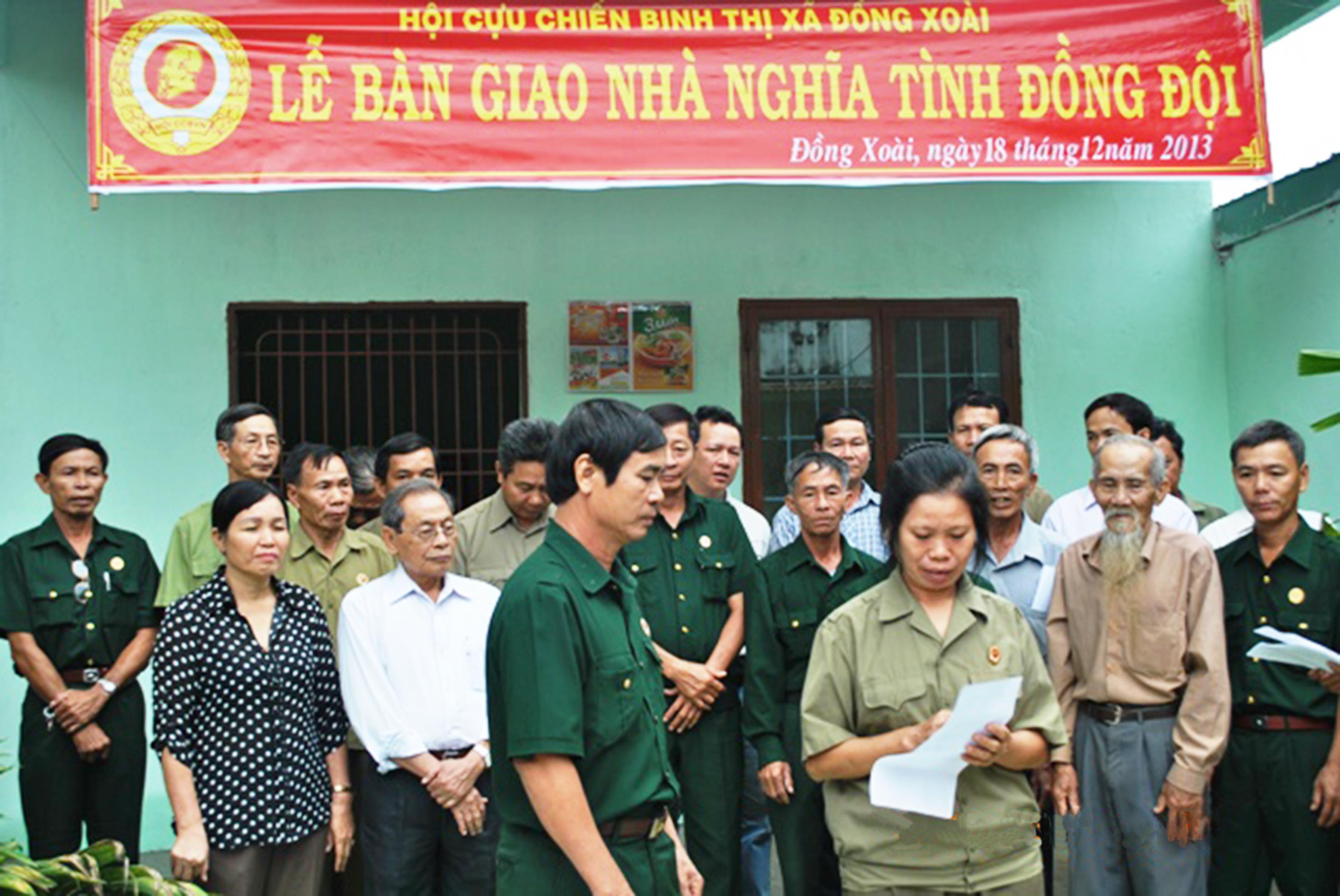 Hội cựu chiến binh Đồng Xoài tặng nhà “nghĩa tình đồng đội”
