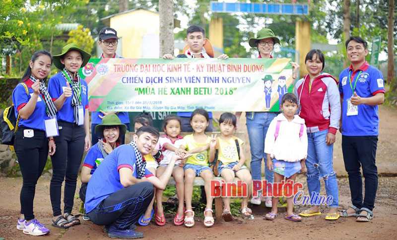 Nhiều hoạt động tình nguyện ở xã Bù Gia Mập Nhiều hoạt động tình nguyện ở xã Bù Gia Mập