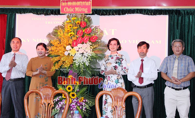 Kỷ niệm 36 năm Ngày nhà giáo Việt Nam Kỷ niệm 36 năm Ngày nhà giáo Việt Nam