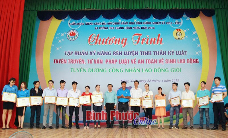 Tập huấn về kỷ luật lao động trong công nhân Tập huấn về kỷ luật lao động trong công nhân