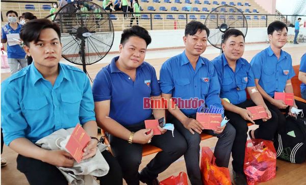 Bí thư đoàn xã 19 lần hiến máu tình nguyện Bí thư đoàn xã 19 lần hiến máu tình nguyện