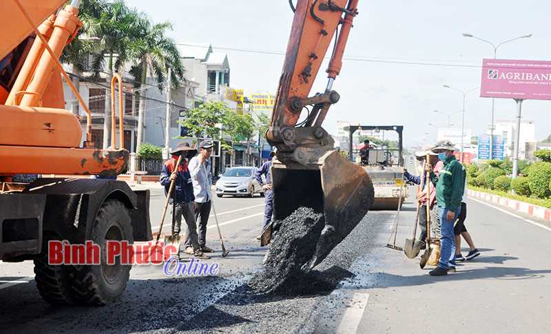 Khẩn trương khắc phục “sự cố” QL14, đoạn nội ô Đồng Xoài Khẩn trương khắc phục “sự cố” QL14, đoạn nội ô Đồng Xoài