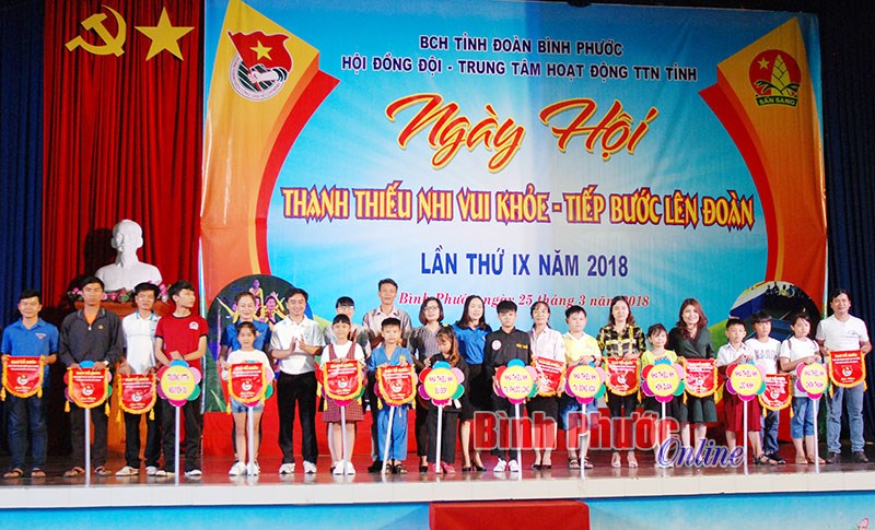 Ngày hội “Thanh thiếu nhi vui khỏe - Tiếp bước lên Đoàn” Ngày hội “Thanh thiếu nhi vui khỏe - Tiếp bước lên Đoàn”