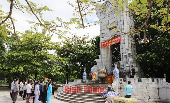 Nghĩa trang Trường Sơn chiều tháng 7 Nghĩa trang Trường Sơn chiều tháng 7